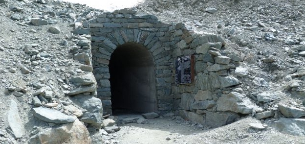 Ingresso di "Buco di Viso" dal lato italiano. Entrance of "Buco of Viso" from the Italian side.