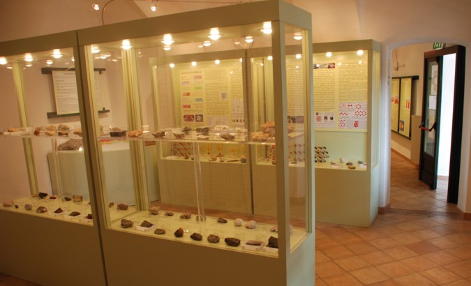 Museo del Piropo a Martiniana PO (CN). Pyrope Museum in Martiniana PO (CN).